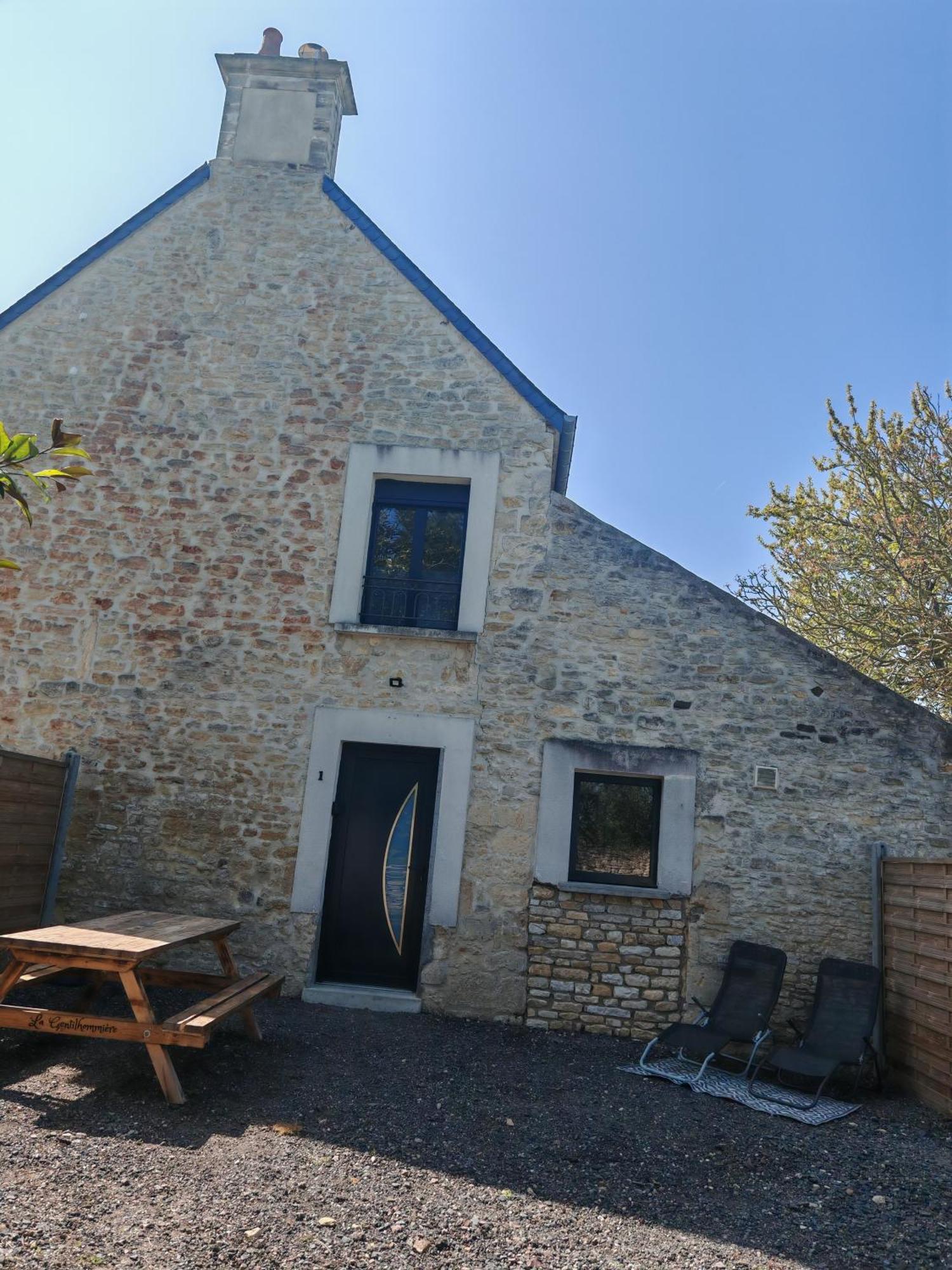 Le Domaine De La Gentilhommiere Situee Entre Bayeux Et Arromanches Les Bains マンヴュー エクステリア 写真