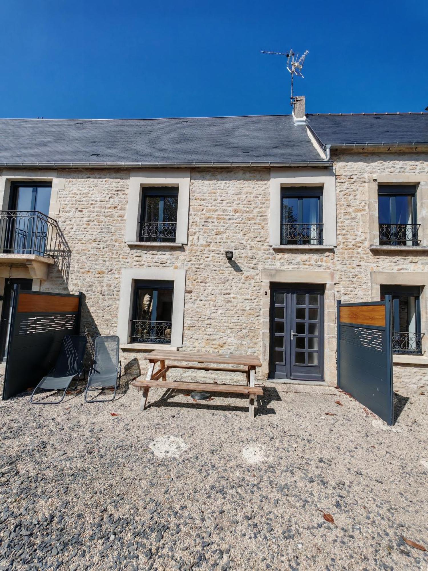Le Domaine De La Gentilhommiere Situee Entre Bayeux Et Arromanches Les Bains マンヴュー エクステリア 写真