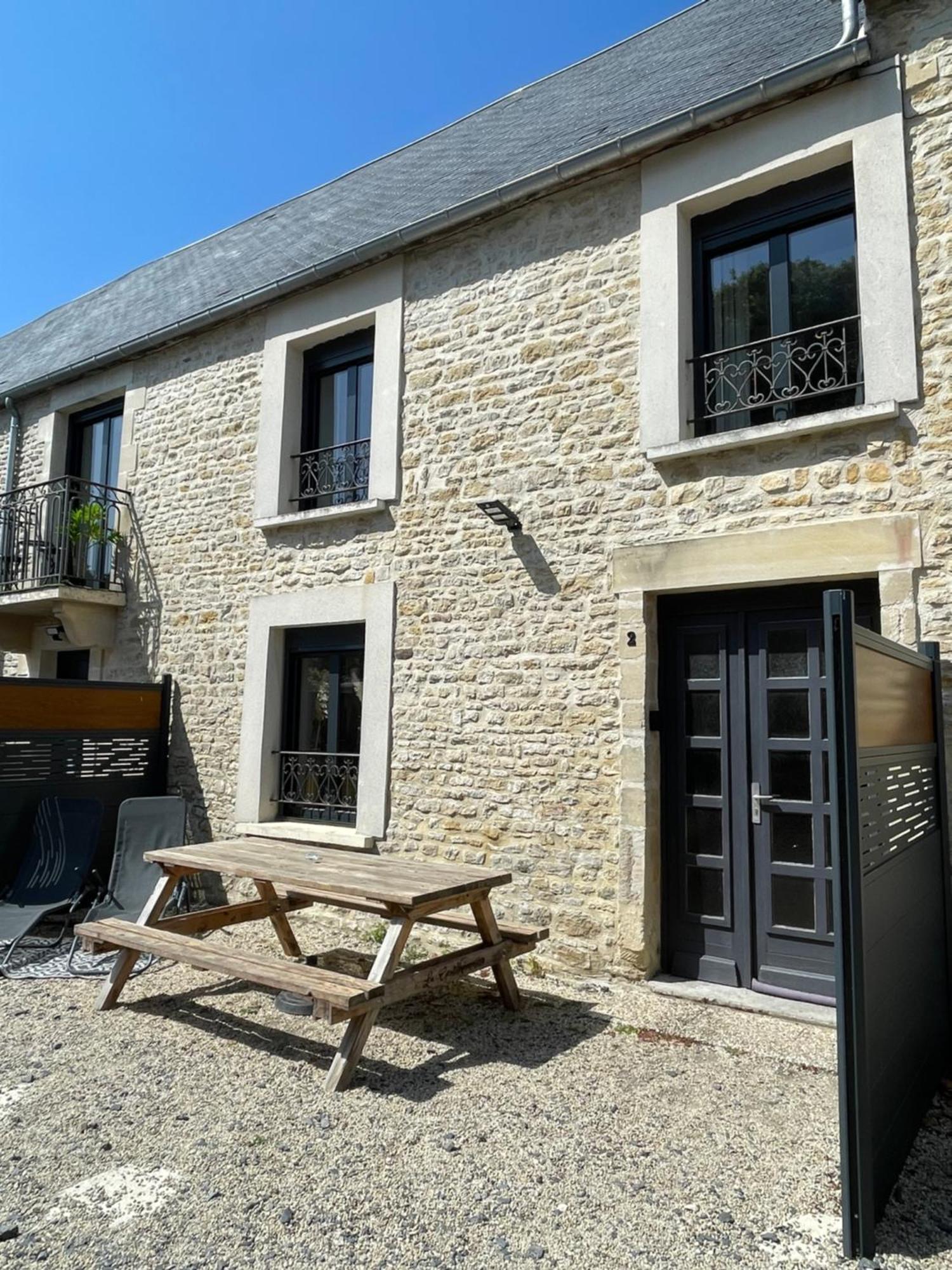 Le Domaine De La Gentilhommiere Situee Entre Bayeux Et Arromanches Les Bains マンヴュー エクステリア 写真