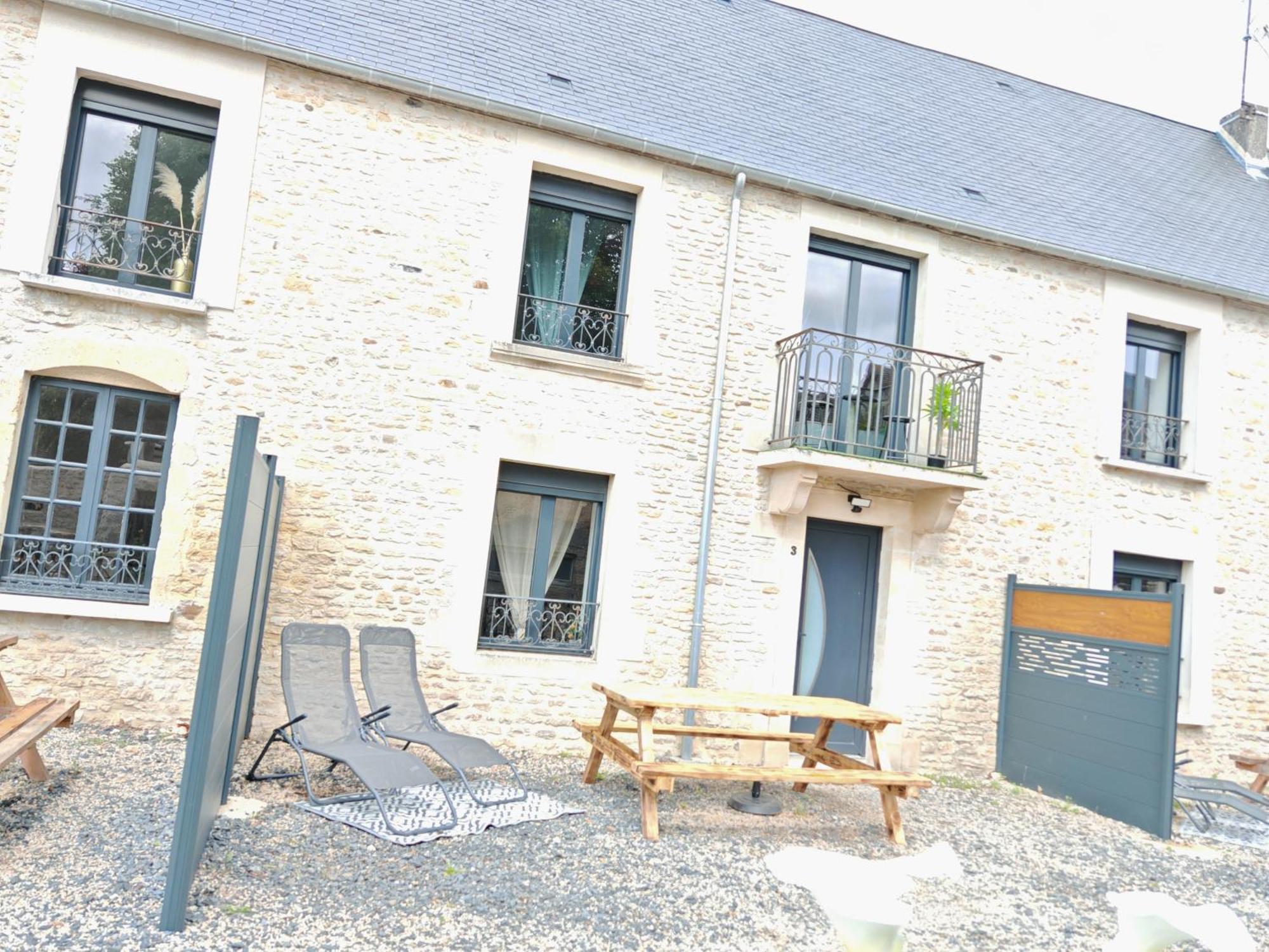 Le Domaine De La Gentilhommiere Situee Entre Bayeux Et Arromanches Les Bains マンヴュー エクステリア 写真